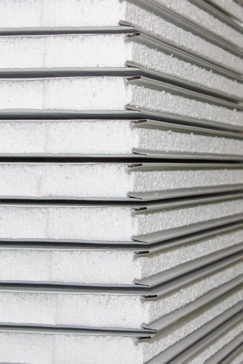 Instalación de cubiertas con panel sándwich